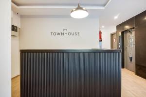 super townhouse lords inn regency