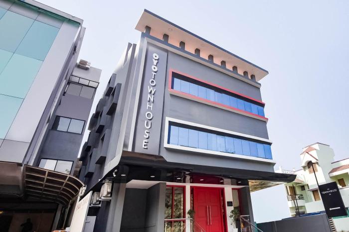 super townhouse lords inn regency