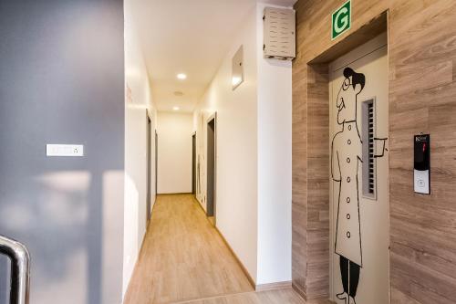 Townhouse Pipliyahana Square,,4 star