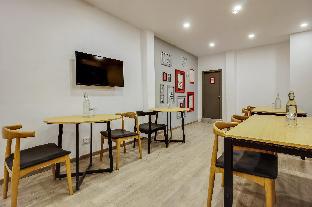 Oyo Townhouse 359 Begumpet,7-1-119/3A, Opp: Country Club,Near Begumpet Railway Station, Green Land Road, Begumpet,4 star