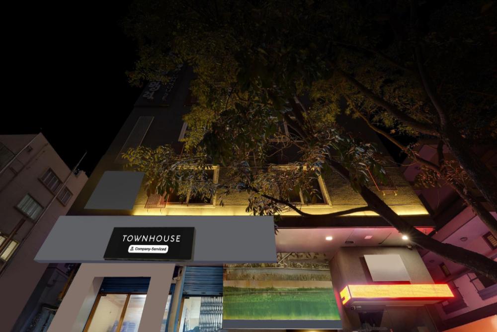 modern spacious room near madiwala lake btm layout