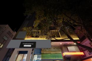 modern spacious room near madiwala lake btm layout