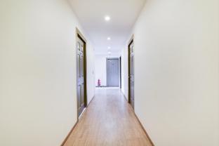 modern spacious room near madiwala lake btm layout