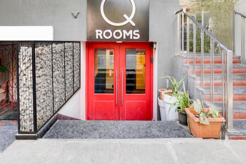 modern spacious room near madiwala lake btm layout