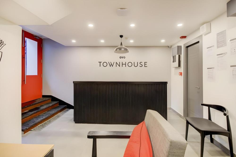 modern spacious room near madiwala lake btm layout