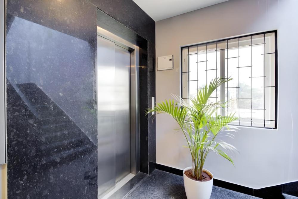 modern spacious room near madiwala lake btm layout