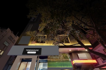 modern spacious room near madiwala lake btm layout