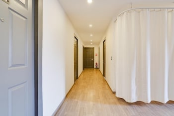 modern spacious room near madiwala lake btm layout