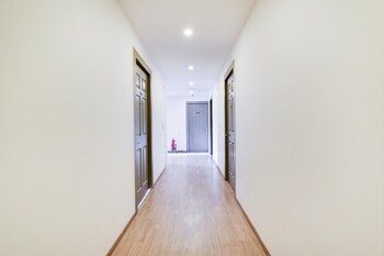 modern spacious room near madiwala lake btm layout