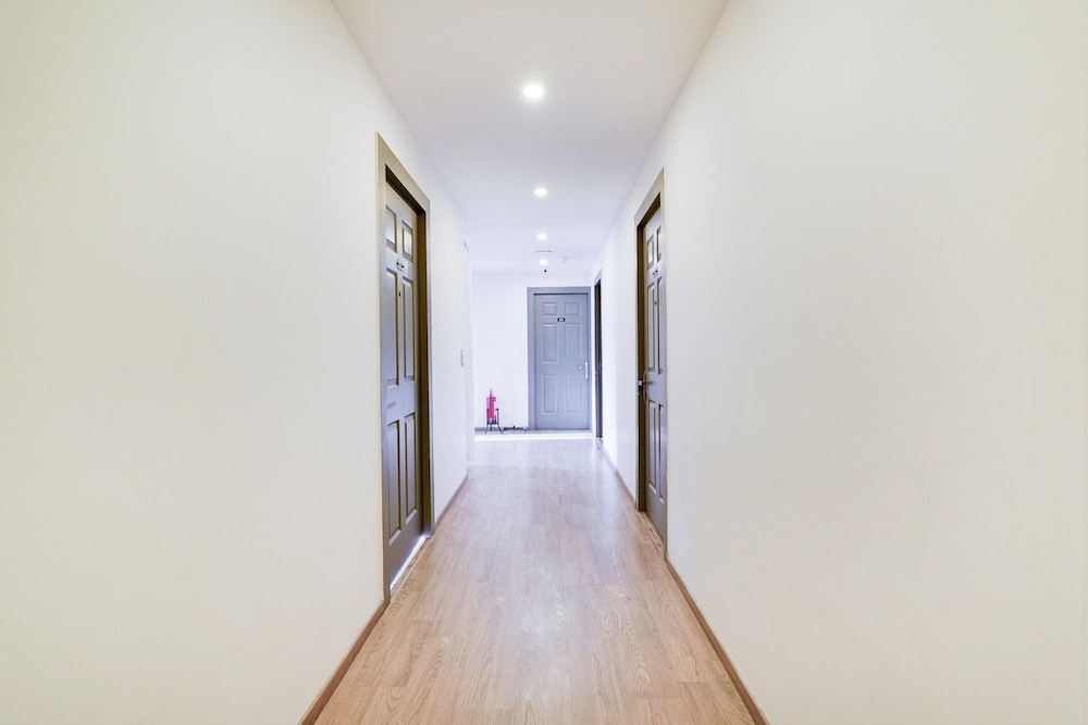 modern spacious room near madiwala lake btm layout