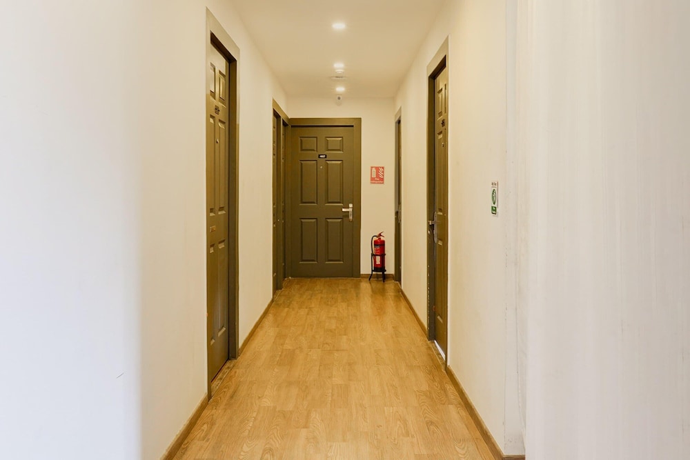 modern spacious room near madiwala lake btm layout