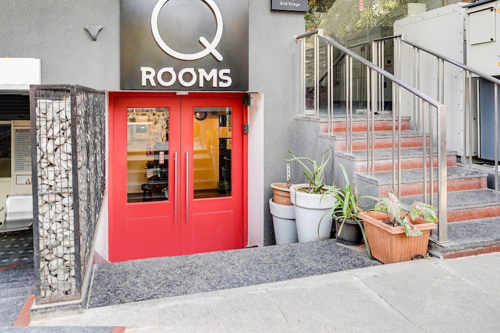 modern spacious room near madiwala lake btm layout