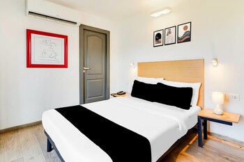 modern spacious room near madiwala lake btm layout