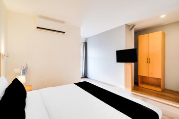 modern spacious room near madiwala lake btm layout