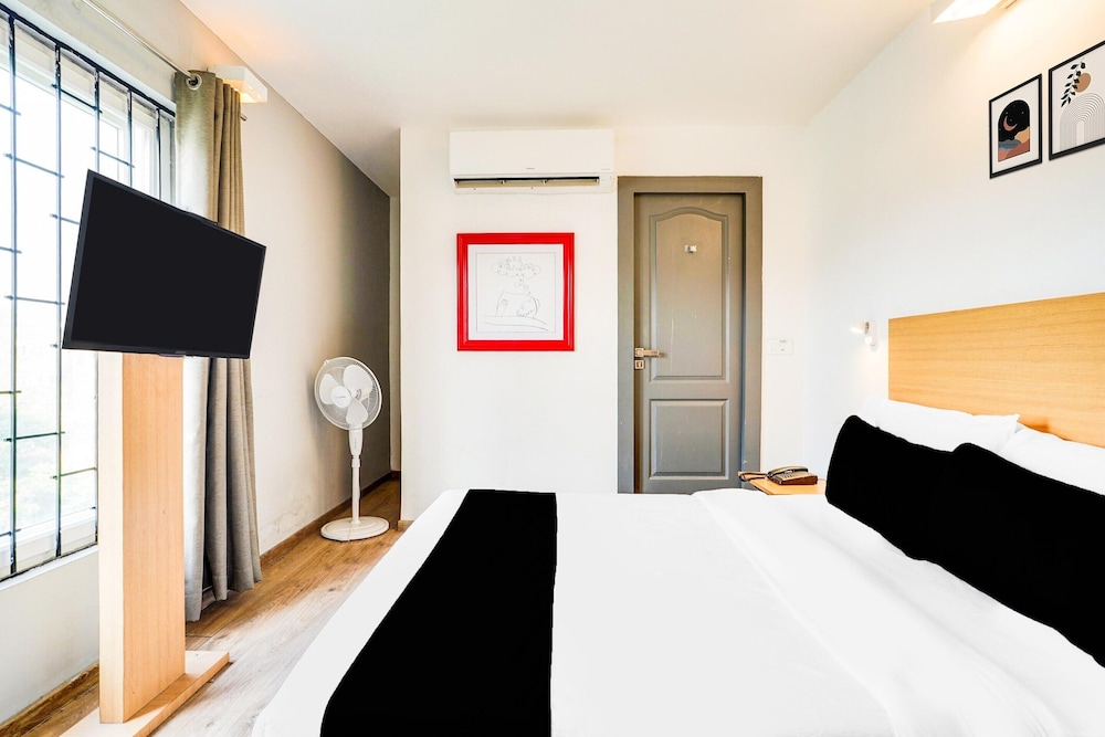 modern spacious room near madiwala lake btm layout