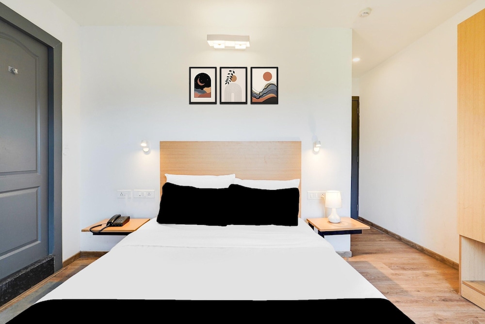 modern spacious room near madiwala lake btm layout