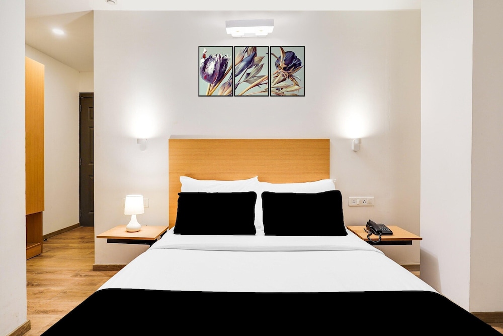 modern spacious room near madiwala lake btm layout