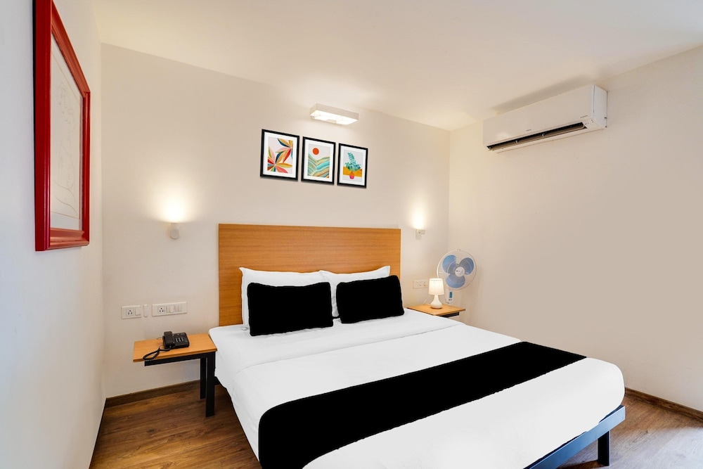 modern spacious room near madiwala lake btm layout