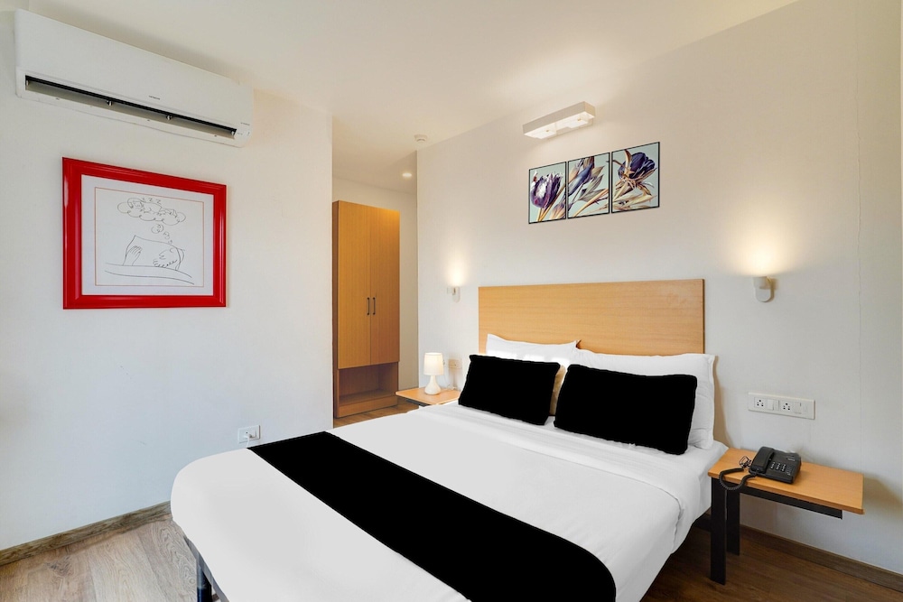 modern spacious room near madiwala lake btm layout