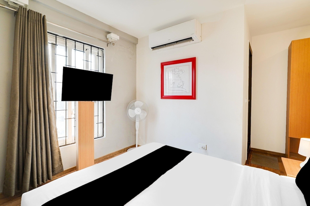 modern spacious room near madiwala lake btm layout