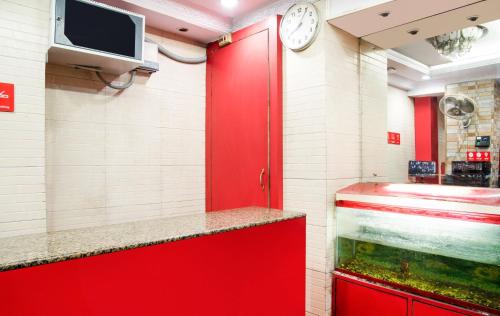 hotel o embassy exhibition rd