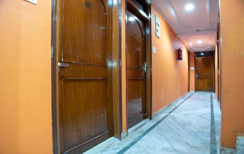 hotel o embassy exhibition rd