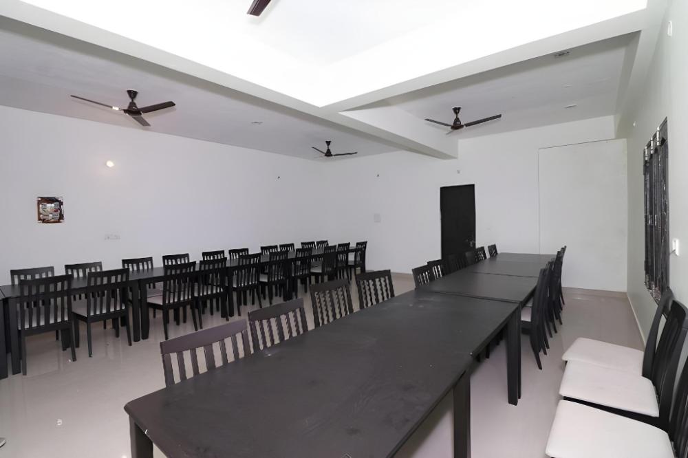 super hotel o hyderabad gate iit bhu