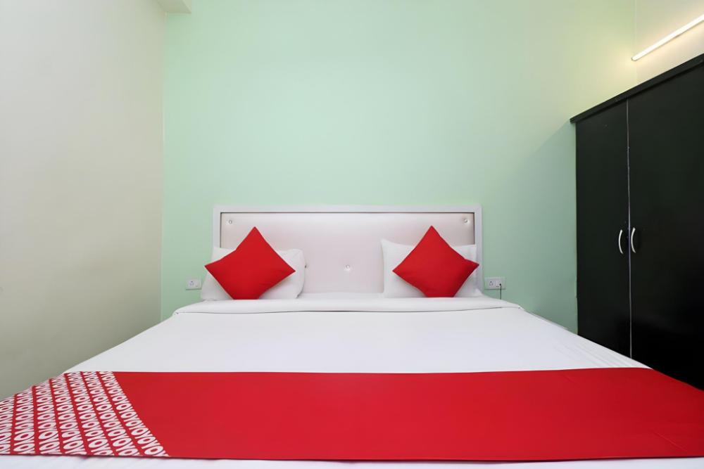 super hotel o hyderabad gate iit bhu