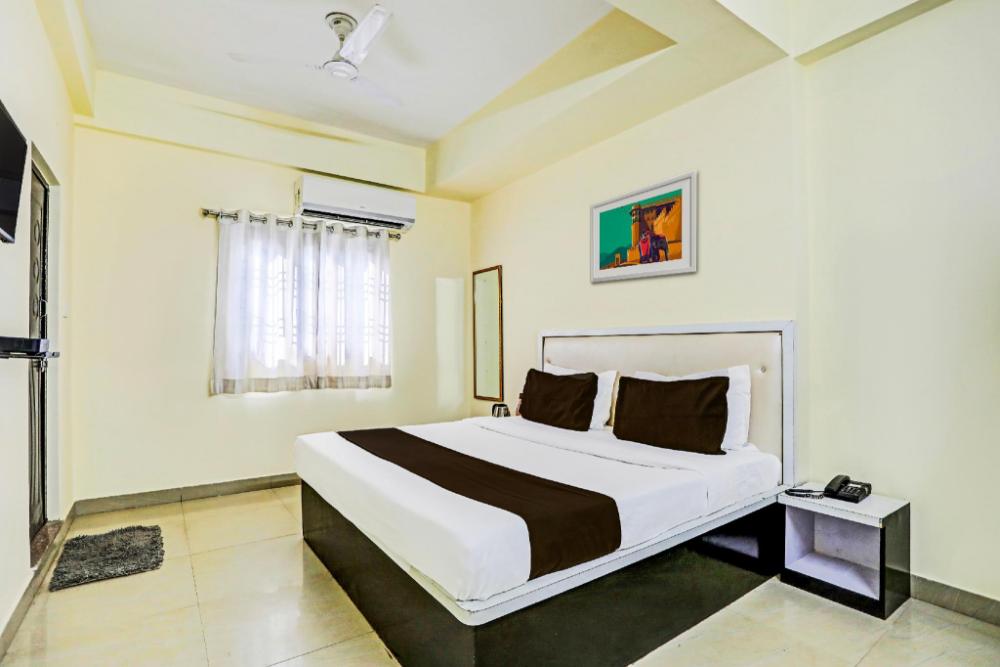 super hotel o hyderabad gate iit bhu