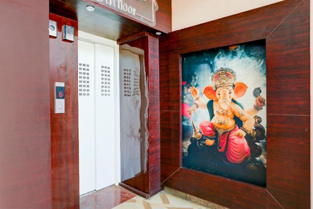 super hotel o hyderabad gate iit bhu