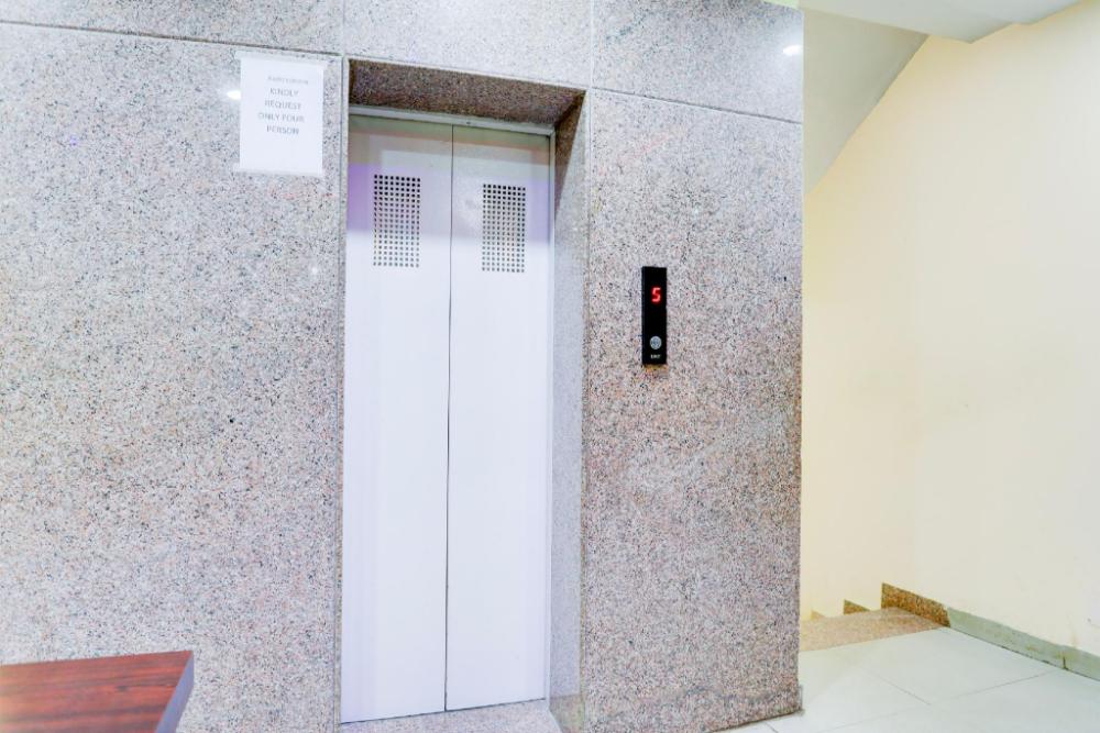 super hotel o hyderabad gate iit bhu