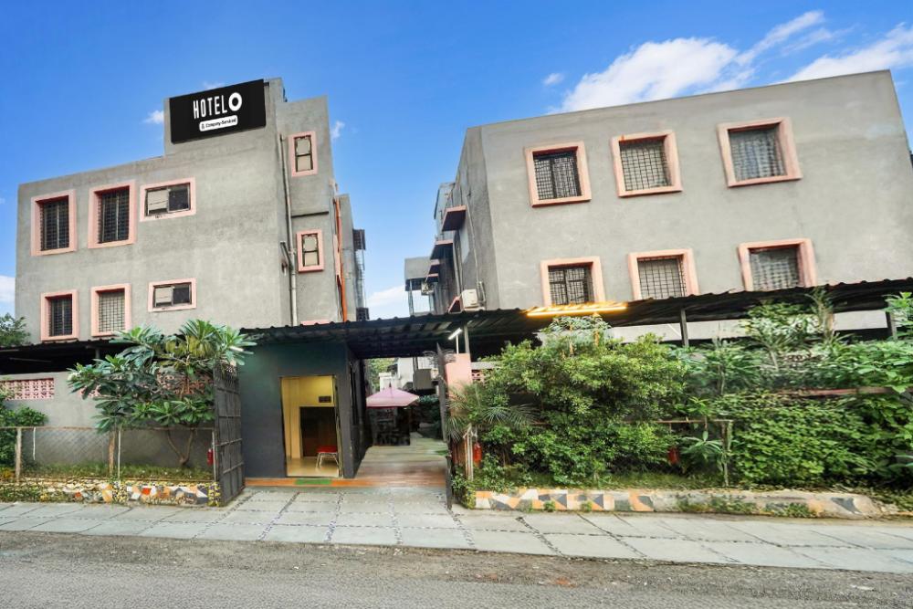 super hotel o hingna road near rachana metro station
