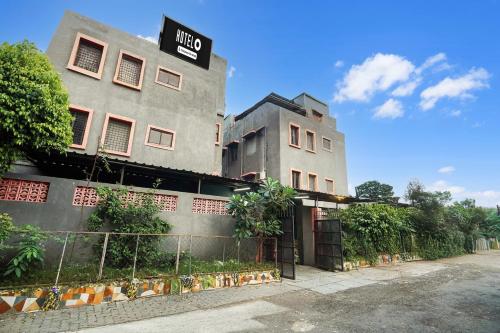 super hotel o hingna road near rachana metro station