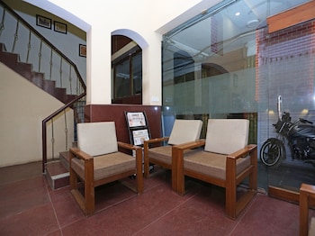 Oyo 7859 Hotel Gurukripa,Near Jaistambh Chowk, Kk Road,3 star