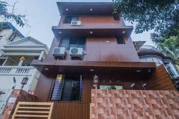 Oyo 10005 Borivali,40, 43, Opposite Mangalmurti Hospital, Vaturuksha Society, Samabhav Society, Gorai Naka, Borivali West, Mumbai, Maharashtra 400092,3 star