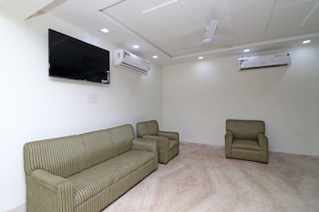 oyo 10213 hotel panache