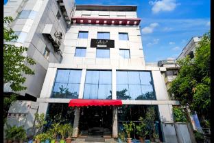 Capital O 1481 Hotel Heritage,0, Vip Road, Raghunathpur, Beside Spandhan Hospital, Kolkata, West Bengal 700059,3 star