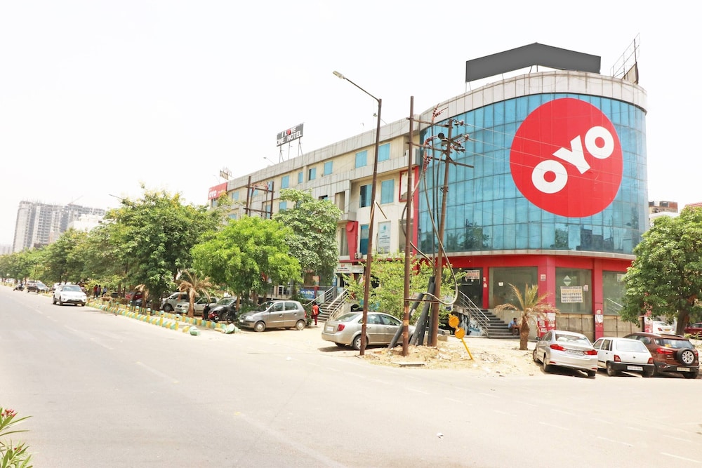 Oyo 421 One Hotel,653/1, Shakti Khand, 3Rd, Nehar Road,2 star
