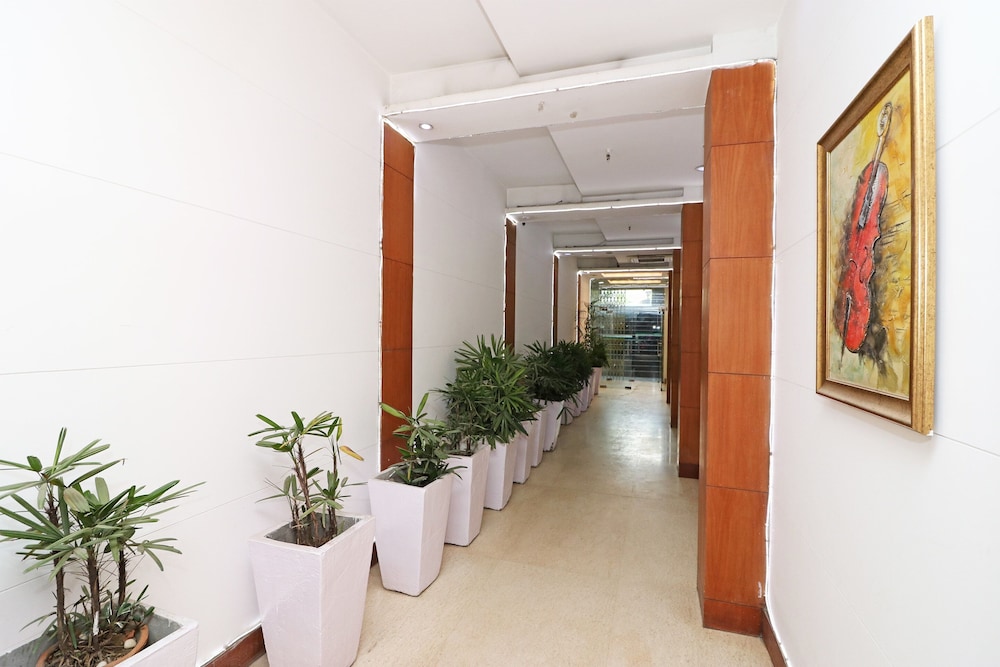 Oyo 421 One Hotel,653/1, Shakti Khand, 3Rd, Nehar Road,2 star