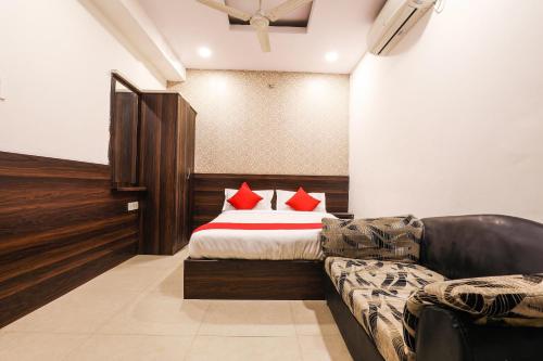 oyo 14194 hotel deccan lodging and boarding
