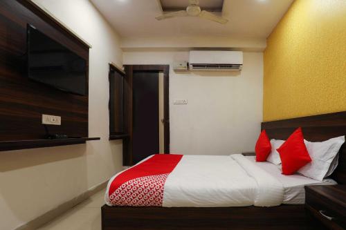 oyo 14194 hotel deccan lodging and boarding