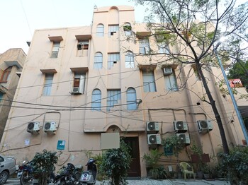 Oyo 542 Kalkaji Residency Bnb,59/8, Icici Bank Building, Nr Govindpuri,3 star