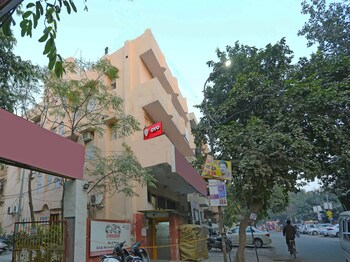 Oyo 542 Kalkaji Residency Bnb,59/8, Icici Bank Building, Nr Govindpuri,3 star
