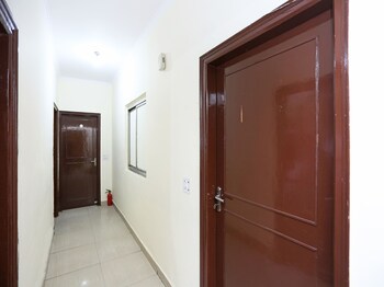Oyo 542 Kalkaji Residency Bnb,59/8, Icici Bank Building, Nr Govindpuri,3 star