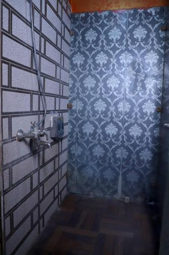 oyo 19637 hotel mansi sherotene