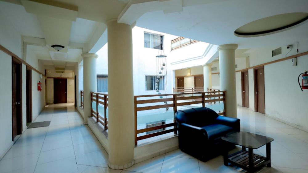 oyo 19637 hotel mansi sherotene