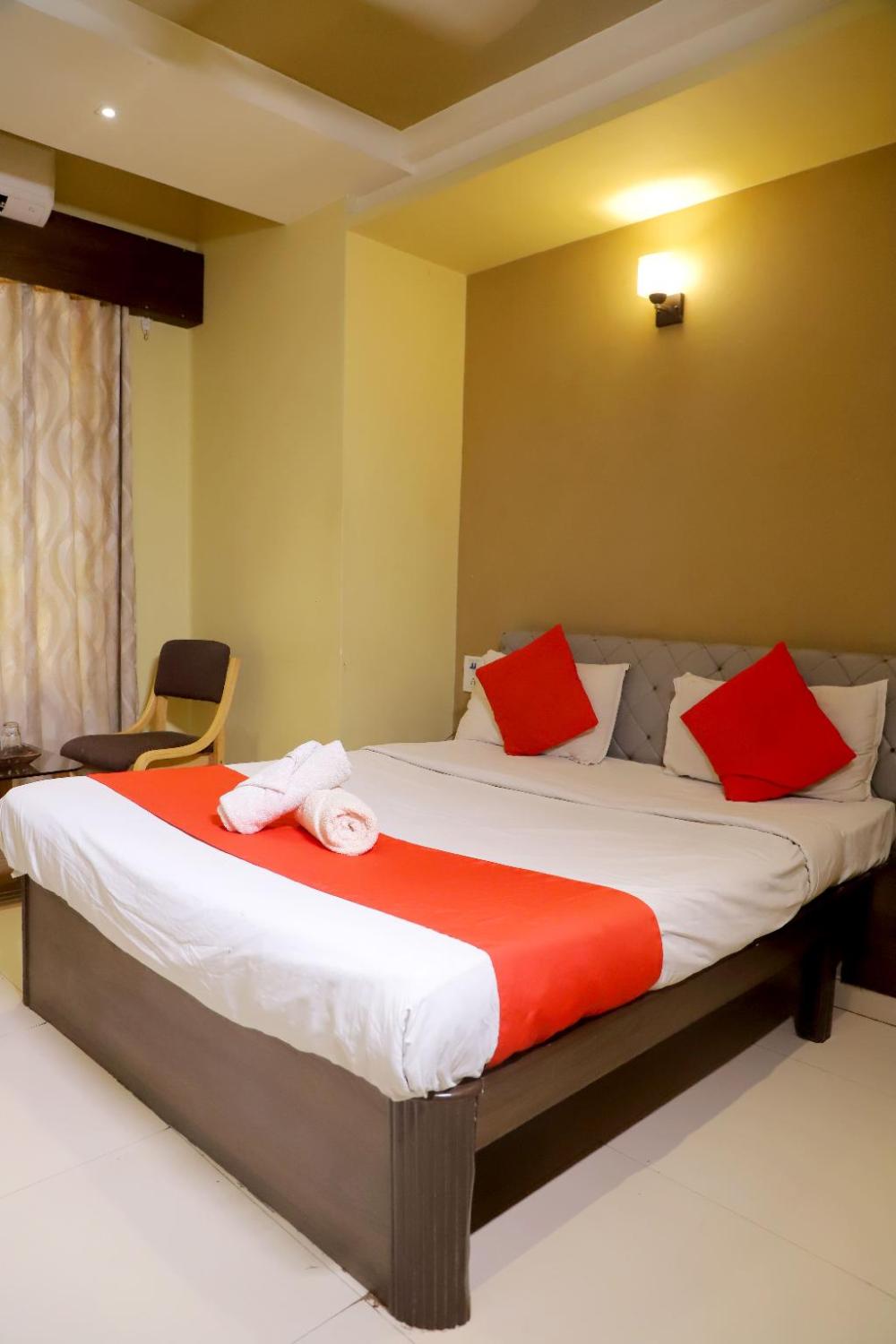 oyo 19637 hotel mansi sherotene