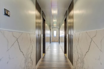 capital o 23031 v hotel