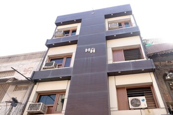 Spot On 29647 Hotel Heaven,,2 star