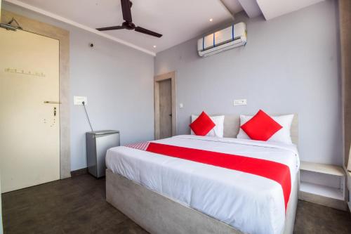 Oyo 35374 Hotel Kanchan Residency,Near Disha Delphey Resonance School,3 star